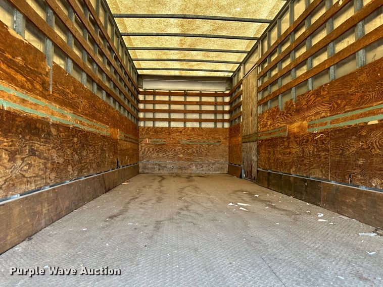 image for item EJ6850 1994 Ford CF7000 box truck