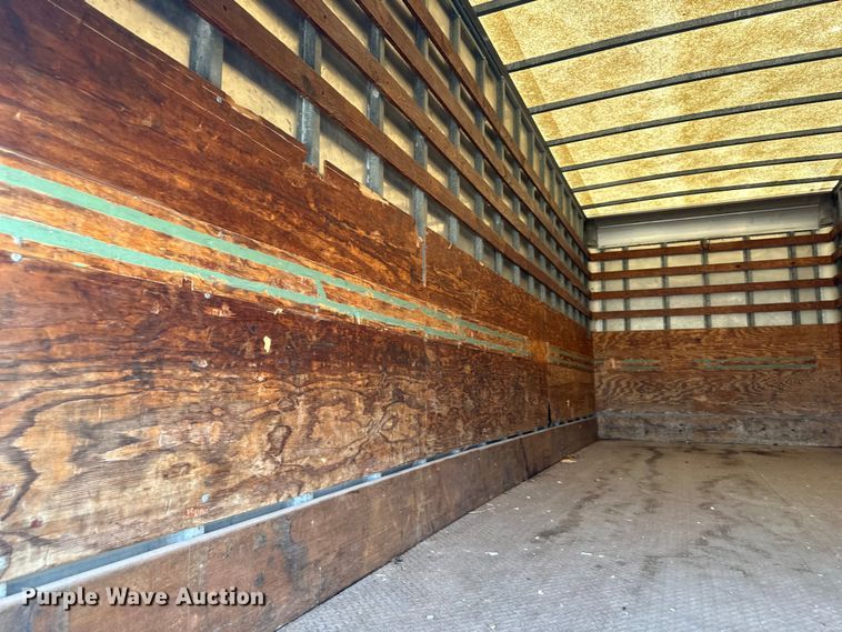 image for item EJ6850 1994 Ford CF7000 box truck