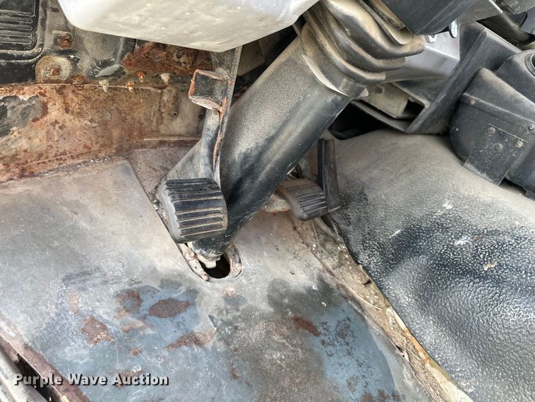 image for item EJ6850 1994 Ford CF7000 box truck