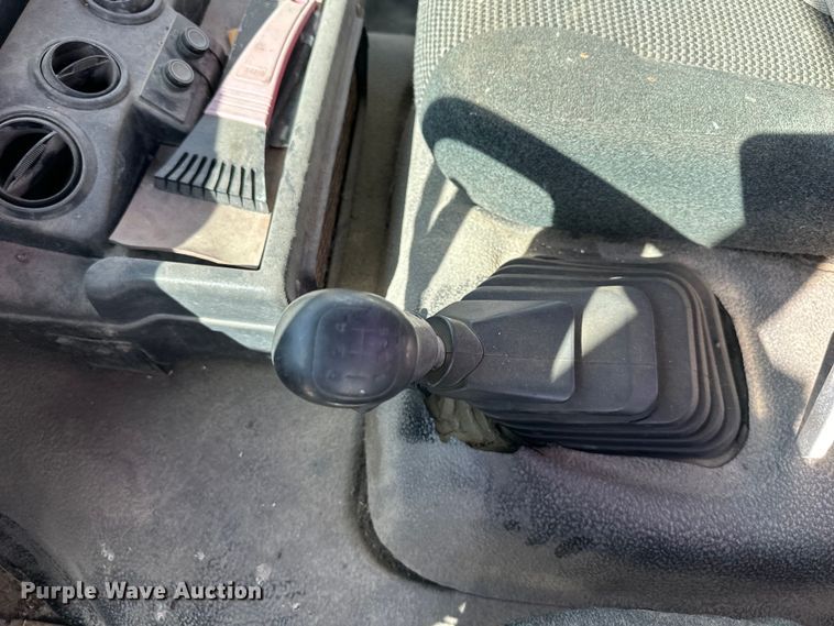 image for item EJ6850 1994 Ford CF7000 box truck