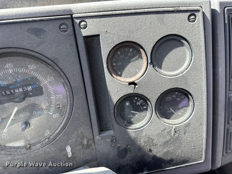 image for item EJ6850 1994 Ford CF7000 box truck