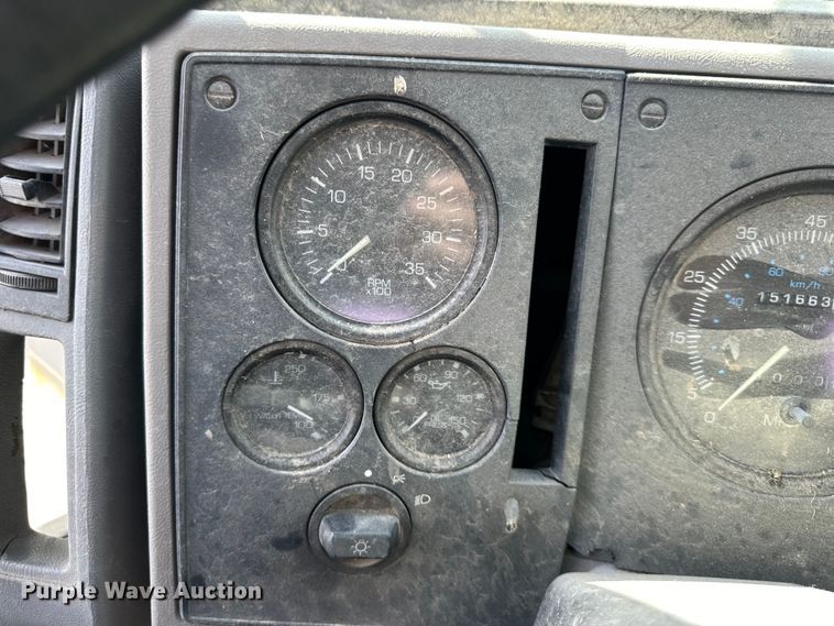 image for item EJ6850 1994 Ford CF7000 box truck