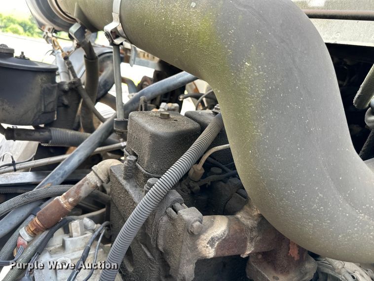 image for item EJ6850 1994 Ford CF7000 box truck