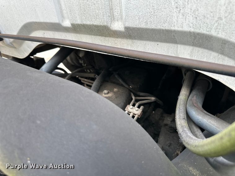 image for item EJ6850 1994 Ford CF7000 box truck