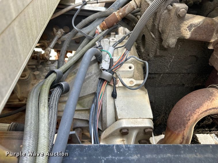 image for item EJ6850 1994 Ford CF7000 box truck