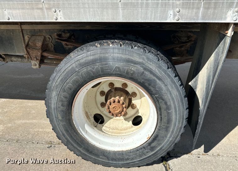 image for item EJ6850 1994 Ford CF7000 box truck