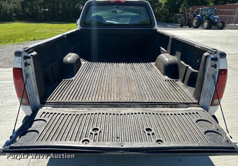 image for item EJ6864 2001 Ford F150 pickup truck