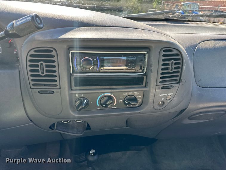 image for item EJ6864 2001 Ford F150 pickup truck