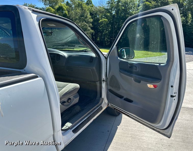 image for item EJ6864 2001 Ford F150 pickup truck