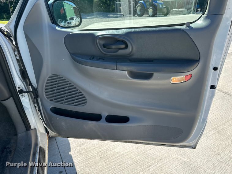 image for item EJ6864 2001 Ford F150 pickup truck