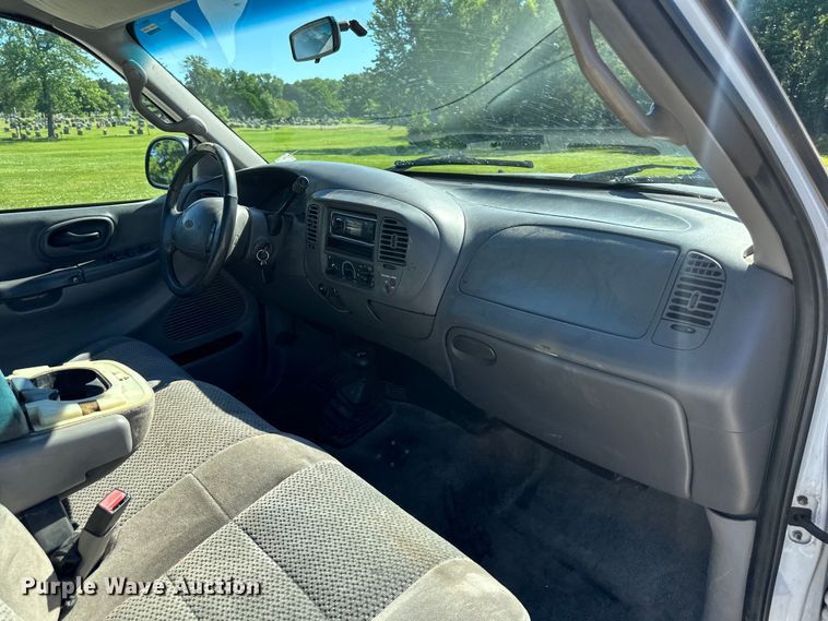 image for item EJ6864 2001 Ford F150 pickup truck