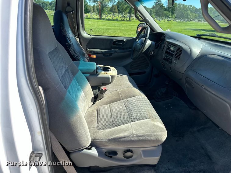 image for item EJ6864 2001 Ford F150 pickup truck