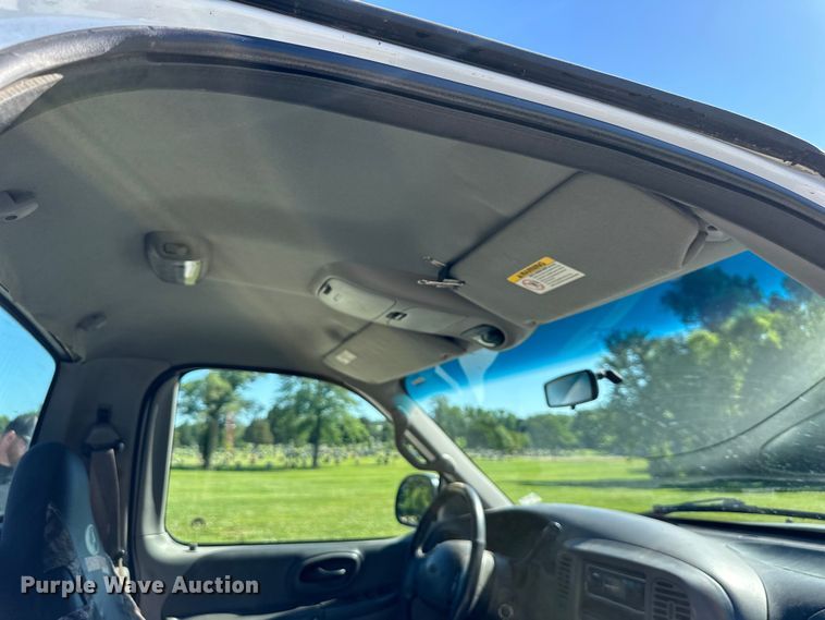 image for item EJ6864 2001 Ford F150 pickup truck