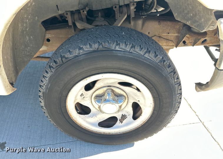 image for item EJ6864 2001 Ford F150 pickup truck