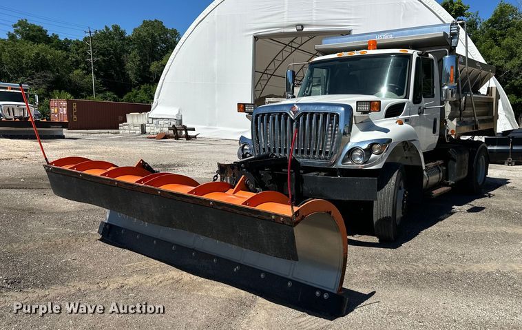 image for item EJ6868 2015 International  7300 dump truck