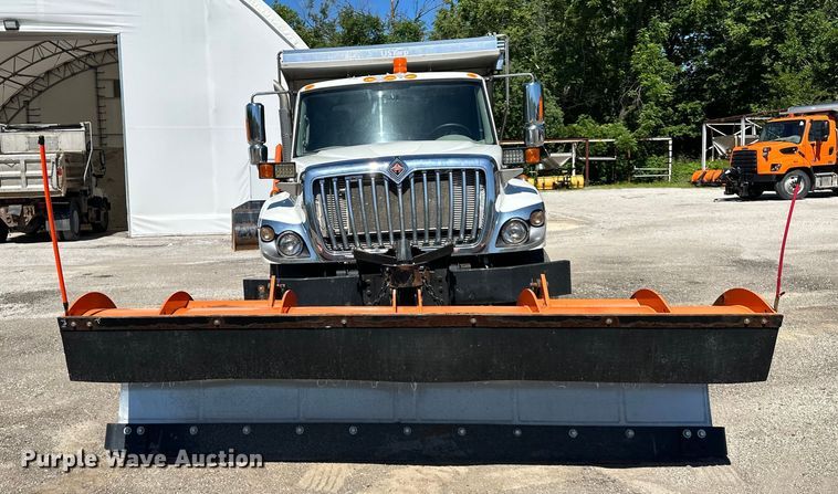 image for item EJ6868 2015 International  7300 dump truck