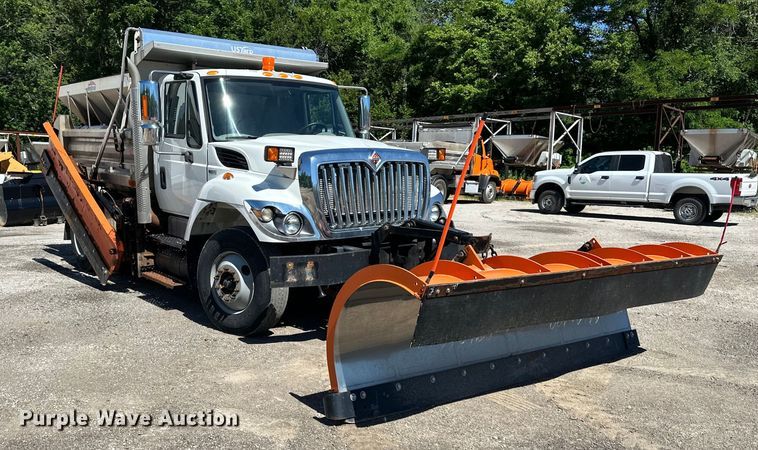 image for item EJ6868 2015 International  7300 dump truck