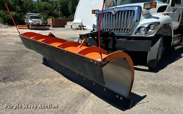 image for item EJ6868 2015 International  7300 dump truck