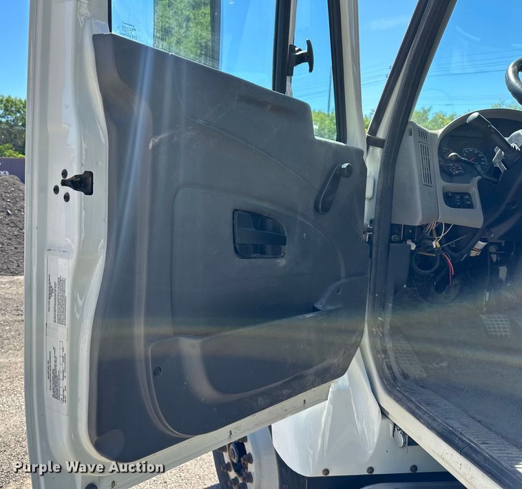 image for item EJ6868 2015 International  7300 dump truck