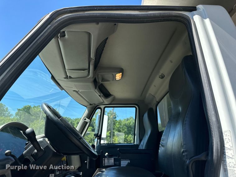 image for item EJ6868 2015 International  7300 dump truck