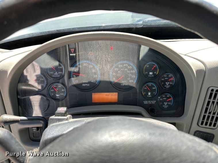 image for item EJ6868 2015 International  7300 dump truck