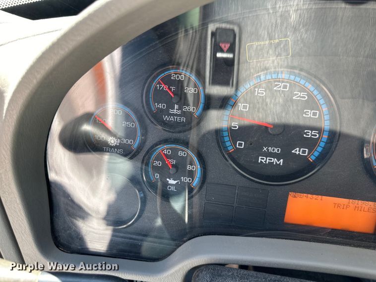 image for item EJ6868 2015 International  7300 dump truck