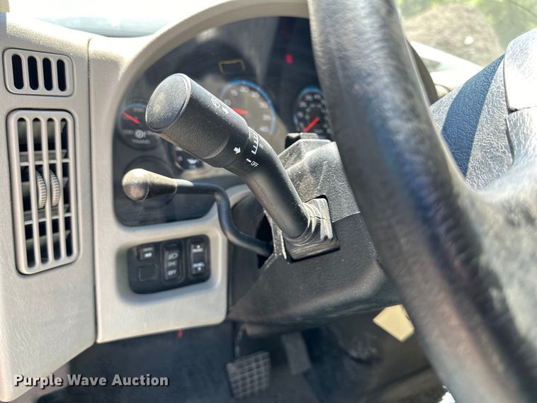 image for item EJ6868 2015 International  7300 dump truck