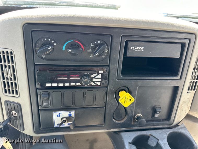 image for item EJ6868 2015 International  7300 dump truck