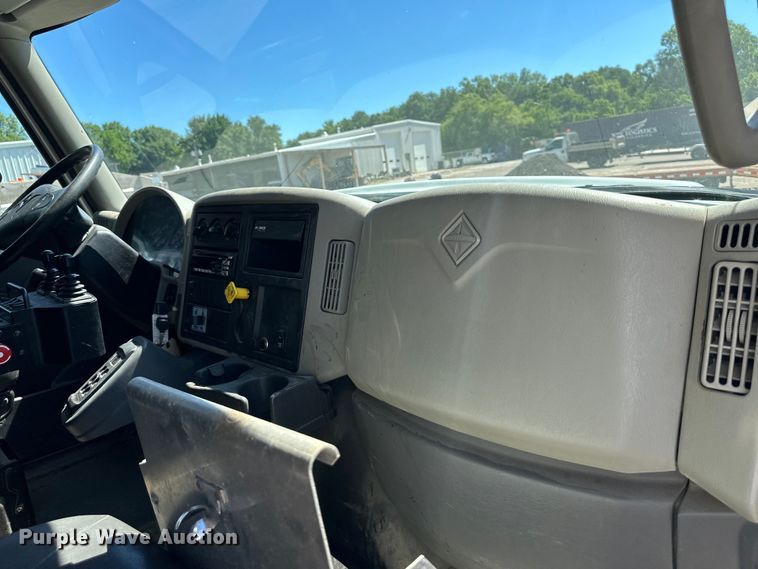 image for item EJ6868 2015 International  7300 dump truck