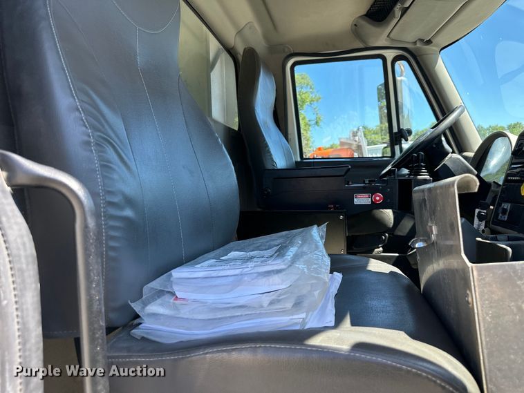 image for item EJ6868 2015 International  7300 dump truck