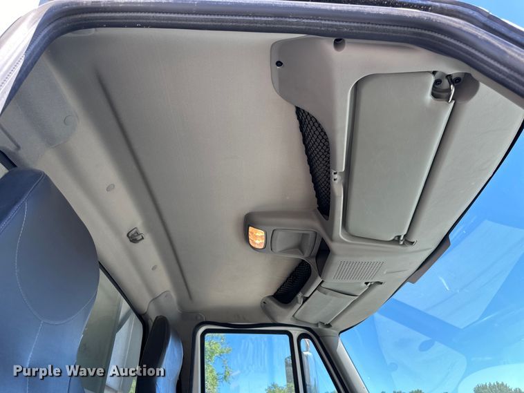 image for item EJ6868 2015 International  7300 dump truck