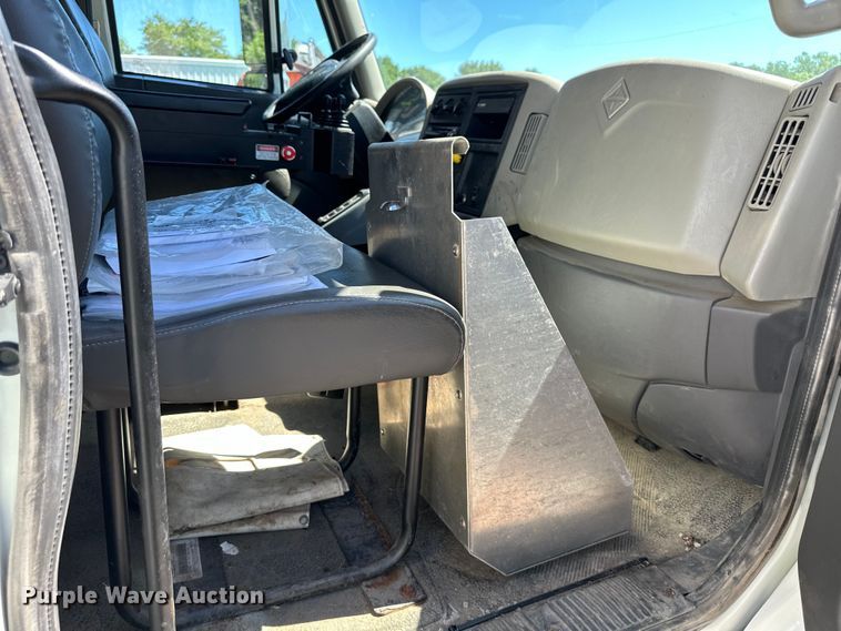 image for item EJ6868 2015 International  7300 dump truck