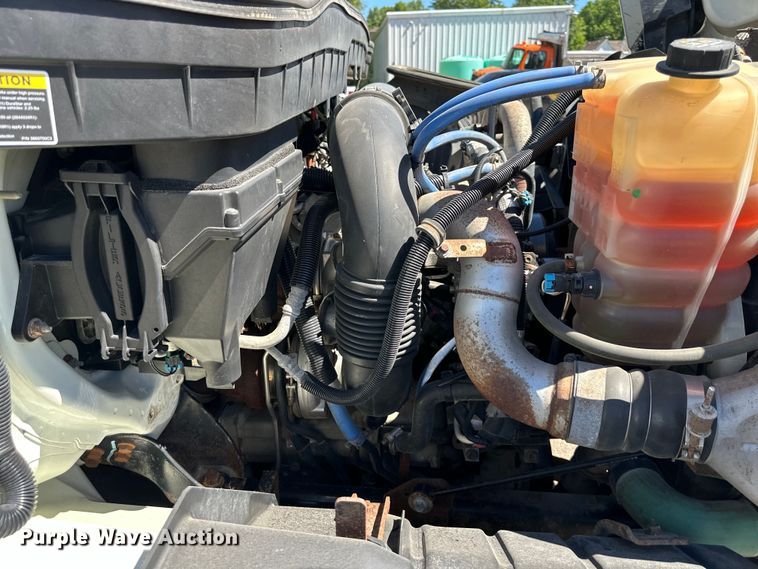 image for item EJ6868 2015 International  7300 dump truck