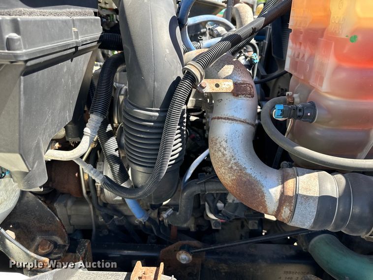 image for item EJ6868 2015 International  7300 dump truck