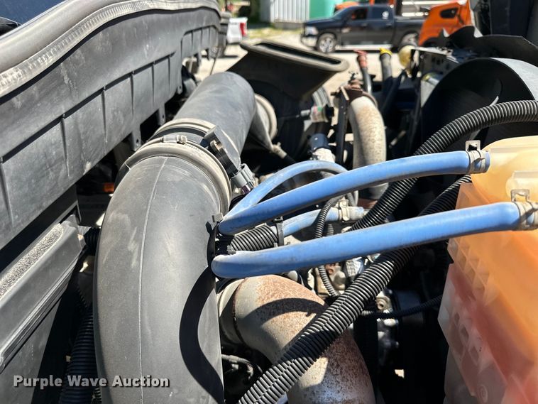 image for item EJ6868 2015 International  7300 dump truck