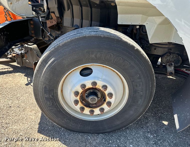 image for item EJ6868 2015 International  7300 dump truck