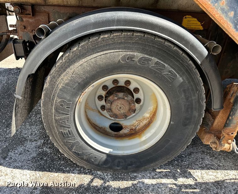 image for item EJ6868 2015 International  7300 dump truck