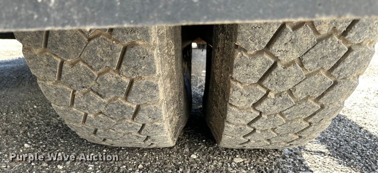 image for item EJ6868 2015 International  7300 dump truck