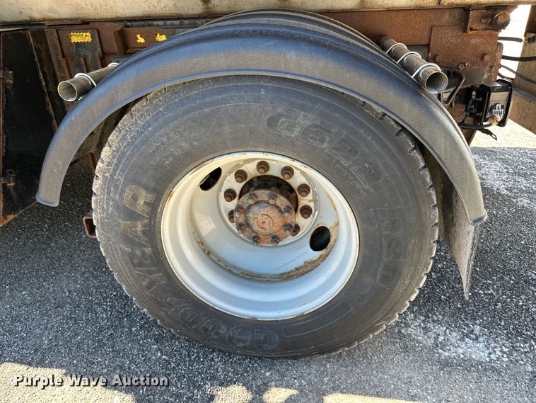 image for item EJ6868 2015 International  7300 dump truck