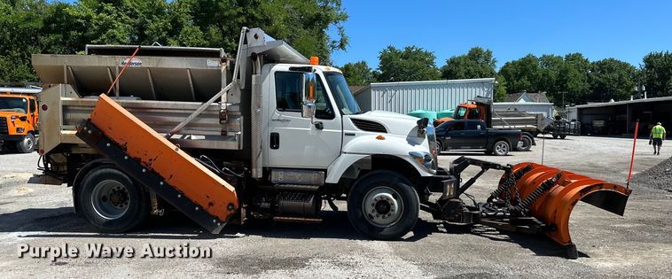 image for item EJ6870 2014 International  7300 dump truck