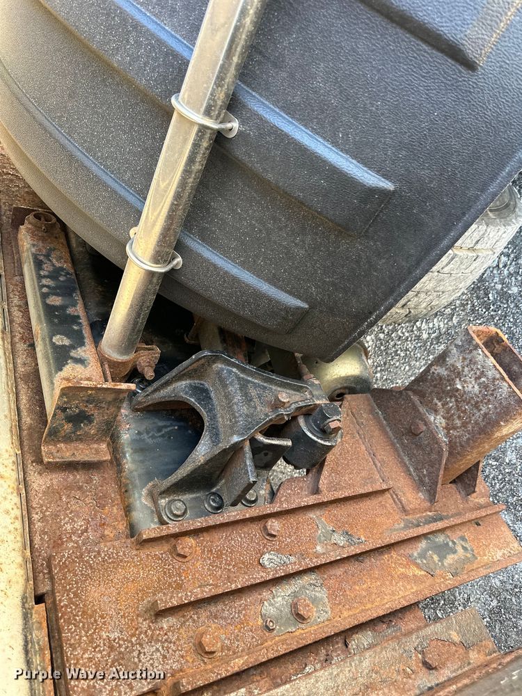 image for item EJ6870 2014 International  7300 dump truck