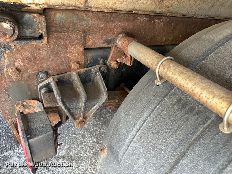 image for item EJ6870 2014 International  7300 dump truck