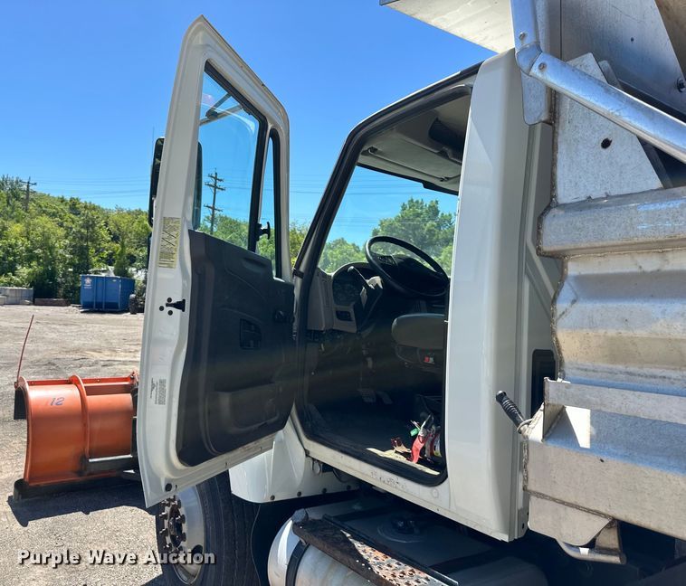 image for item EJ6870 2014 International  7300 dump truck