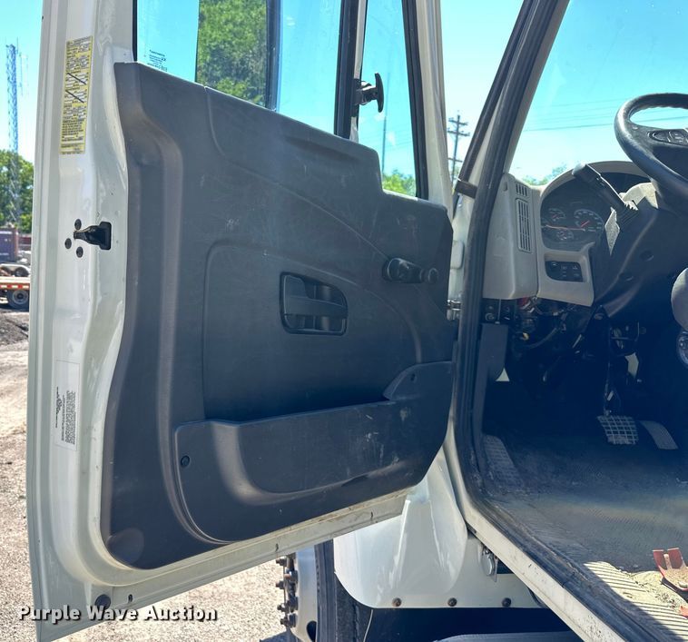 image for item EJ6870 2014 International  7300 dump truck