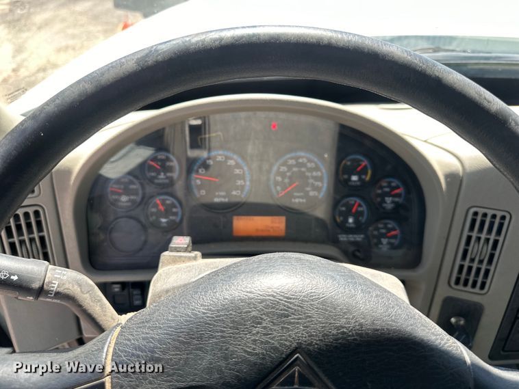 image for item EJ6870 2014 International  7300 dump truck