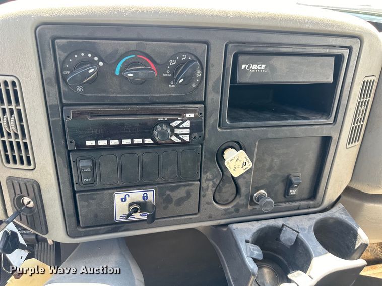 image for item EJ6870 2014 International  7300 dump truck