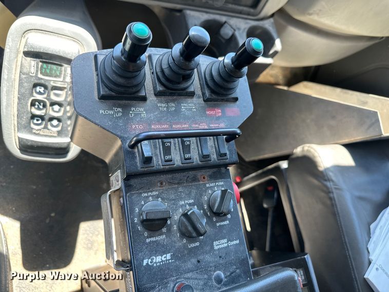 image for item EJ6870 2014 International  7300 dump truck