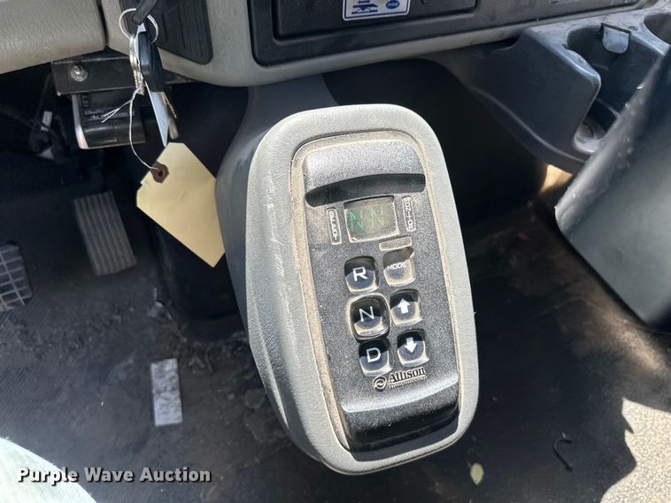 image for item EJ6870 2014 International  7300 dump truck