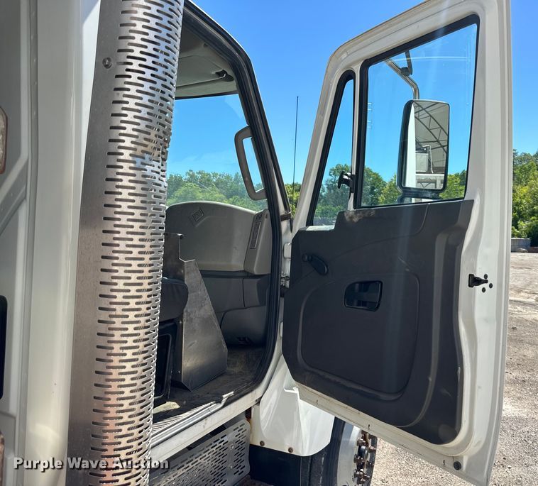 image for item EJ6870 2014 International  7300 dump truck