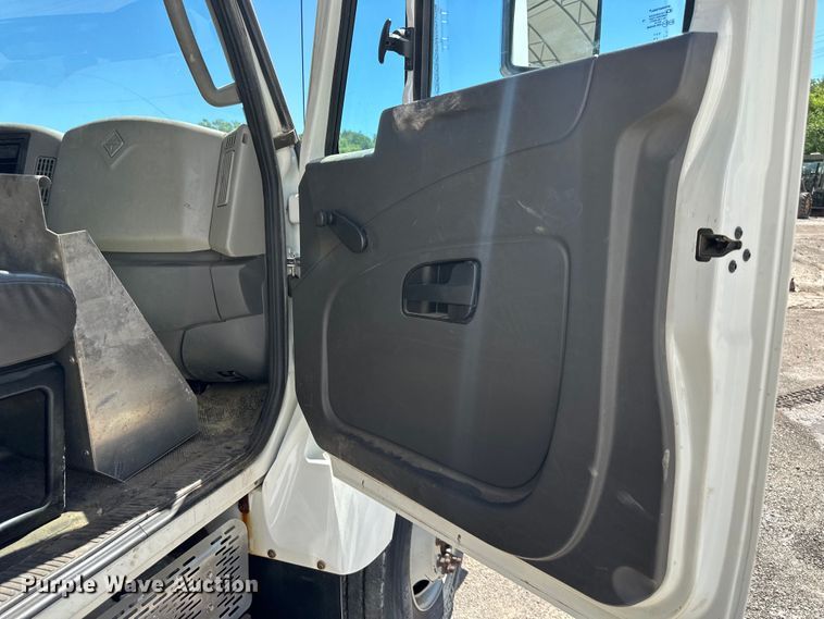 image for item EJ6870 2014 International  7300 dump truck